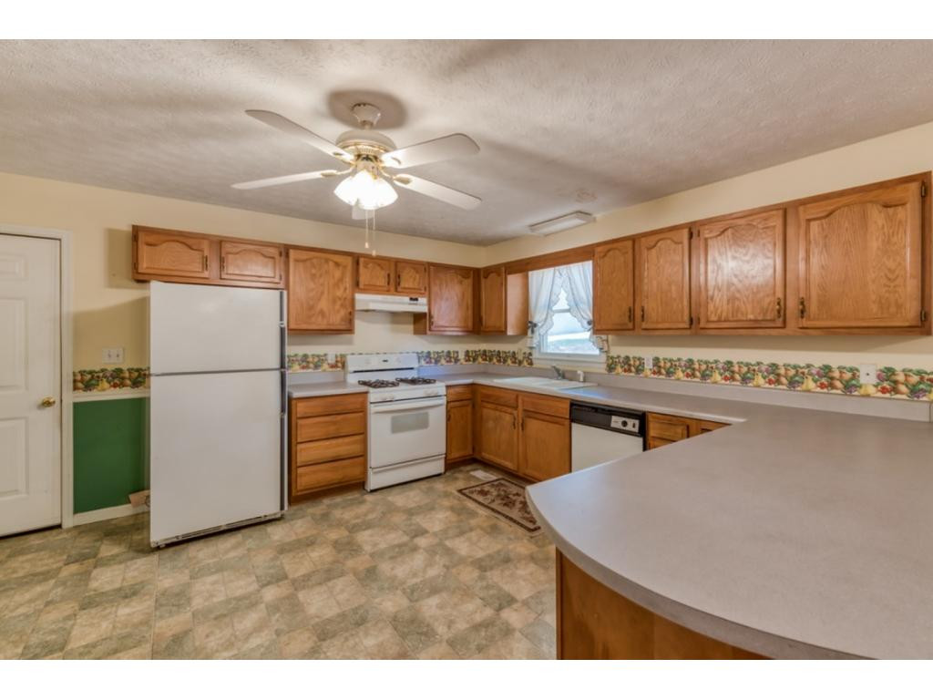 2025 Florist Road Southwest Abingdon, VA 24210 - Photo 6 of 19 Photo 6
