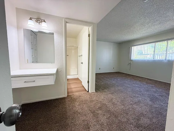 $2,195 | 5208 West Calavar Road, Glendale, AZ 85306