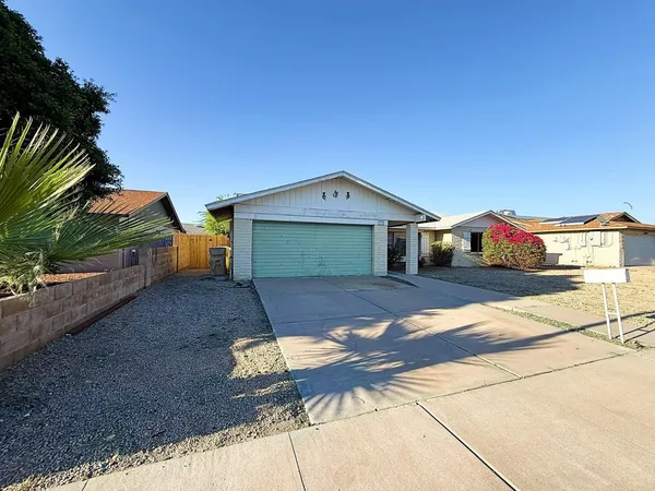 $2,195 | 5208 West Calavar Road, Glendale, AZ 85306