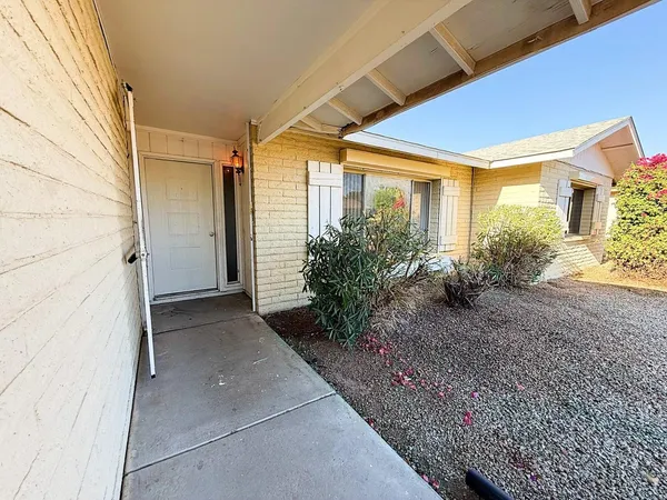 $2,195 | 5208 West Calavar Road, Glendale, AZ 85306