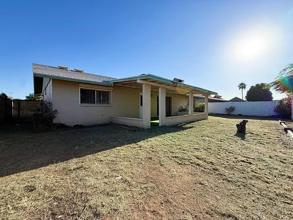 $2,195 | 5208 West Calavar Road, Glendale, AZ 85306
