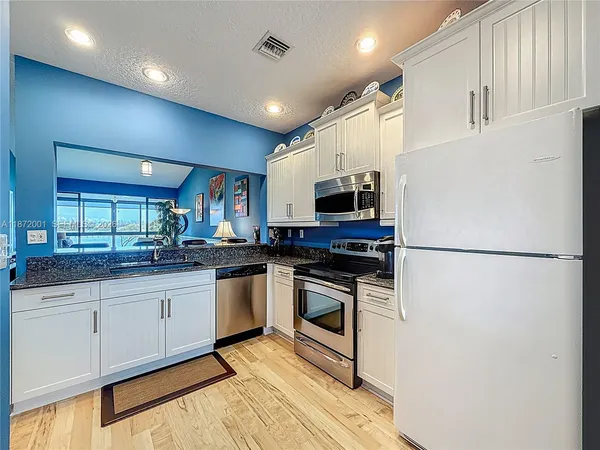 $419,500 | 6082 Southeast Landing Way, Unit 11, Stuart, FL 34997