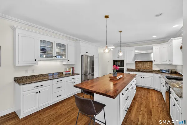 $989,900 | 17 Salem Hollow Lane, Salem, CT 06420