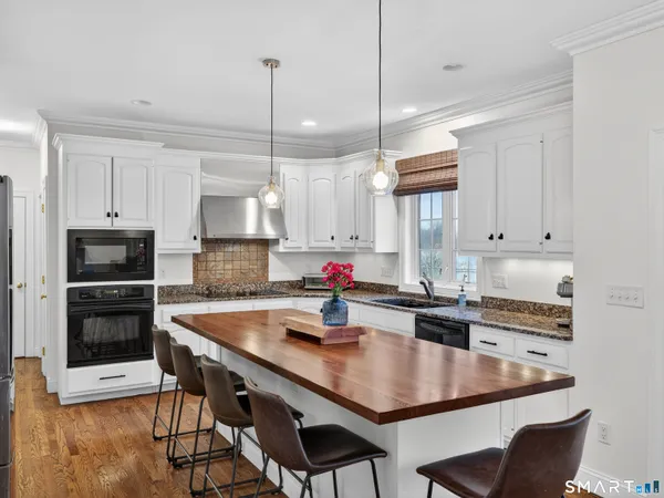 $989,900 | 17 Salem Hollow Lane, Salem, CT 06420