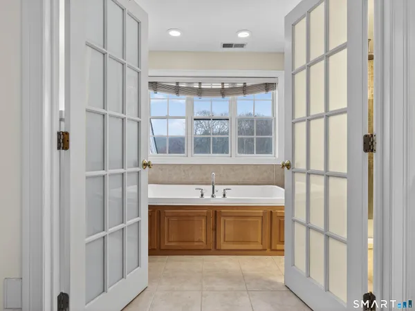 $989,900 | 17 Salem Hollow Lane, Salem, CT 06420