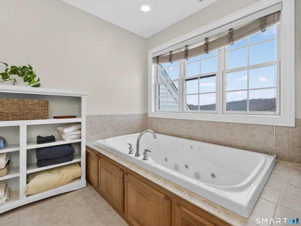 $989,900 | 17 Salem Hollow Lane, Salem, CT 06420