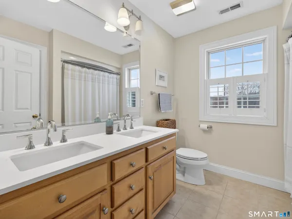 $989,900 | 17 Salem Hollow Lane, Salem, CT 06420