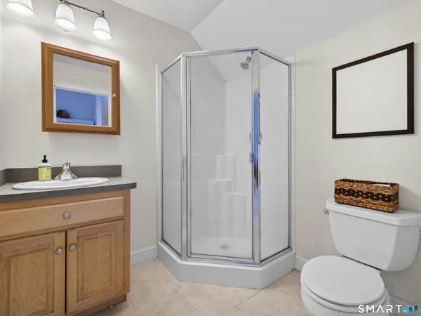 $989,900 | 17 Salem Hollow Lane, Salem, CT 06420