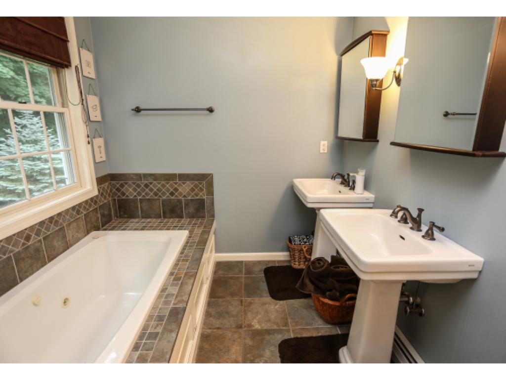 1165 River Road Manchester, NH 03104 - Photo 22 of 35