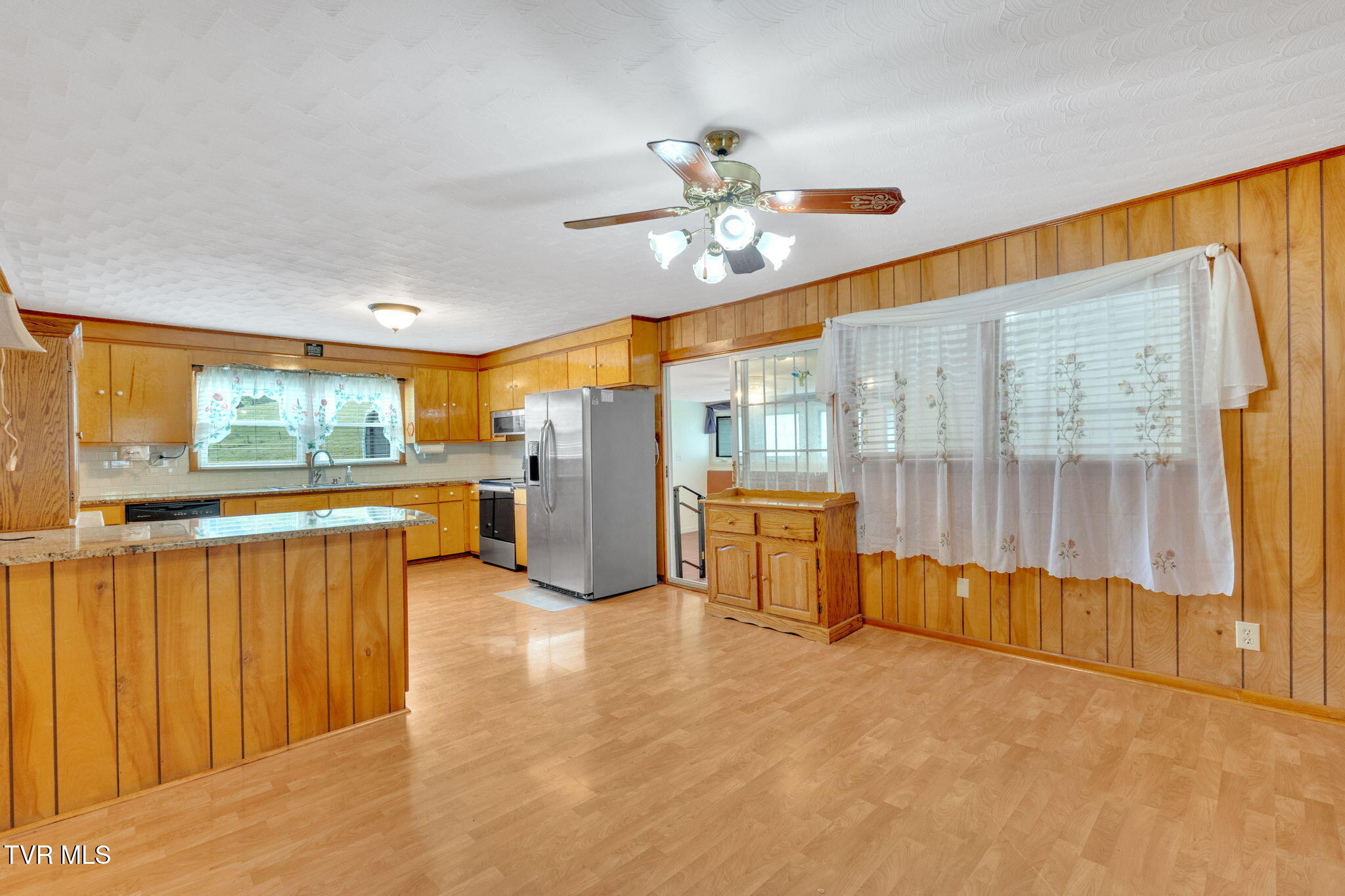 4196 Walker Mountain Road Bristol, VA 24202 - Photo 12 of 37 7-web-or-mls-JH 20250821-019