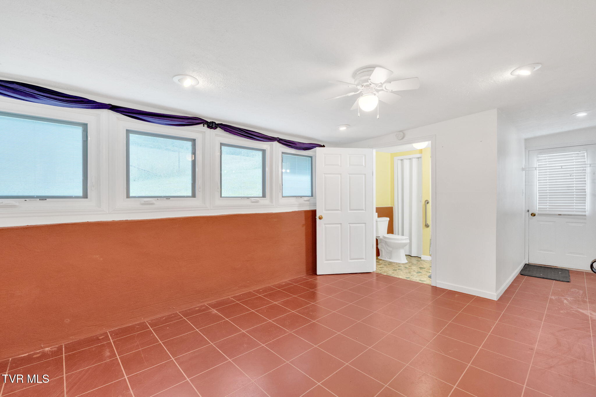 4196 Walker Mountain Road Bristol, VA 24202 - Photo 22 of 37 23-web-or-mls-JH 20250821-004