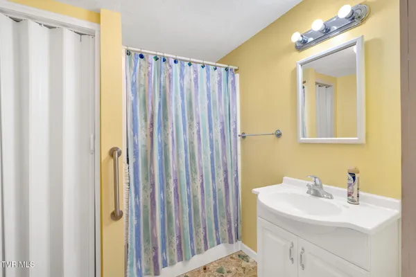 $220,000 | 4196 Walker Mountain Road, Bristol, VA 24202