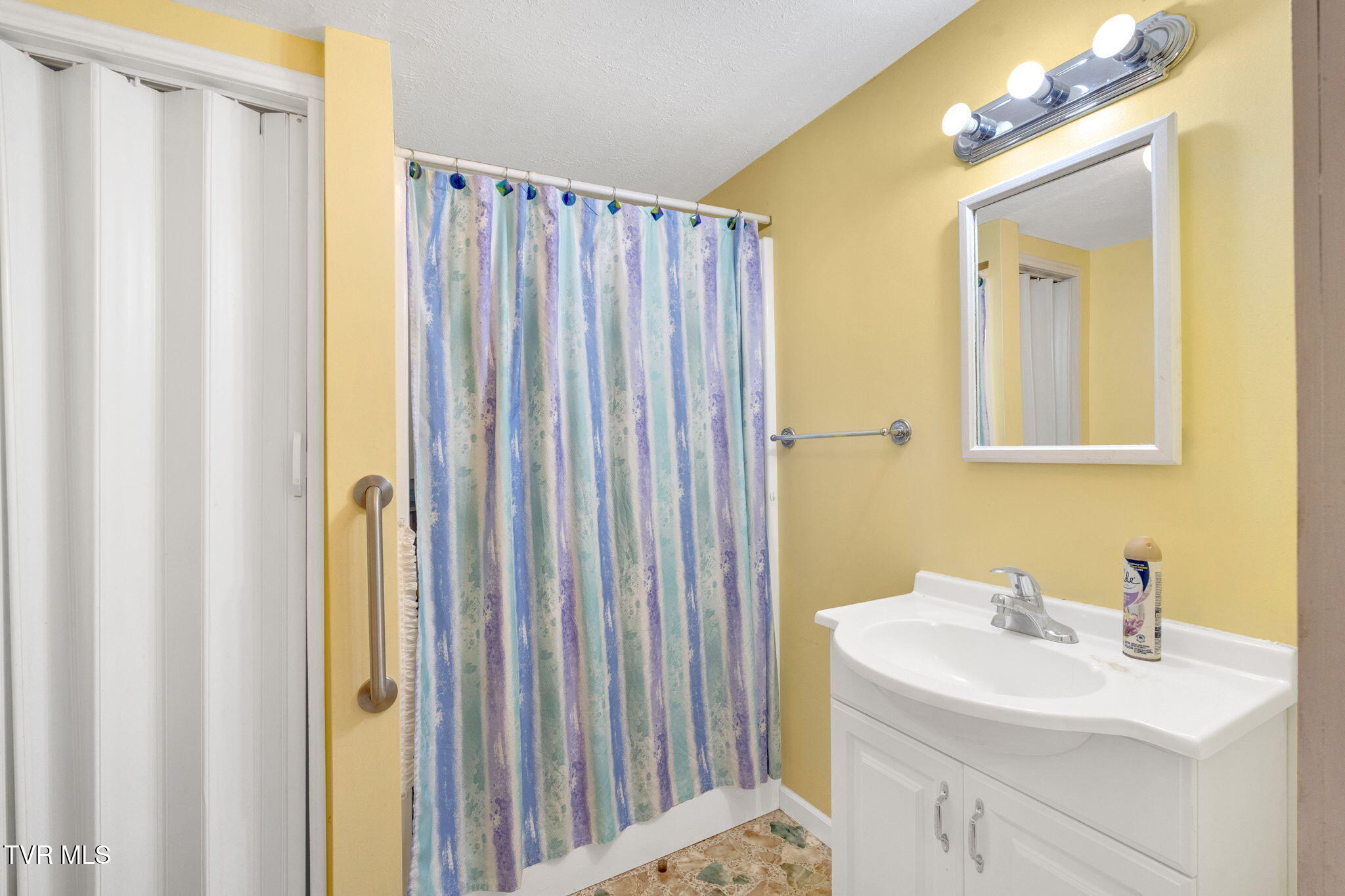 4196 Walker Mountain Road Bristol, VA 24202 - Photo 28 of 37 40-web-or-mls-JH 20250821-010