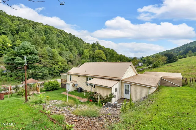 $229,900 | 4196 Walker Mountain Road, Bristol, VA 24202