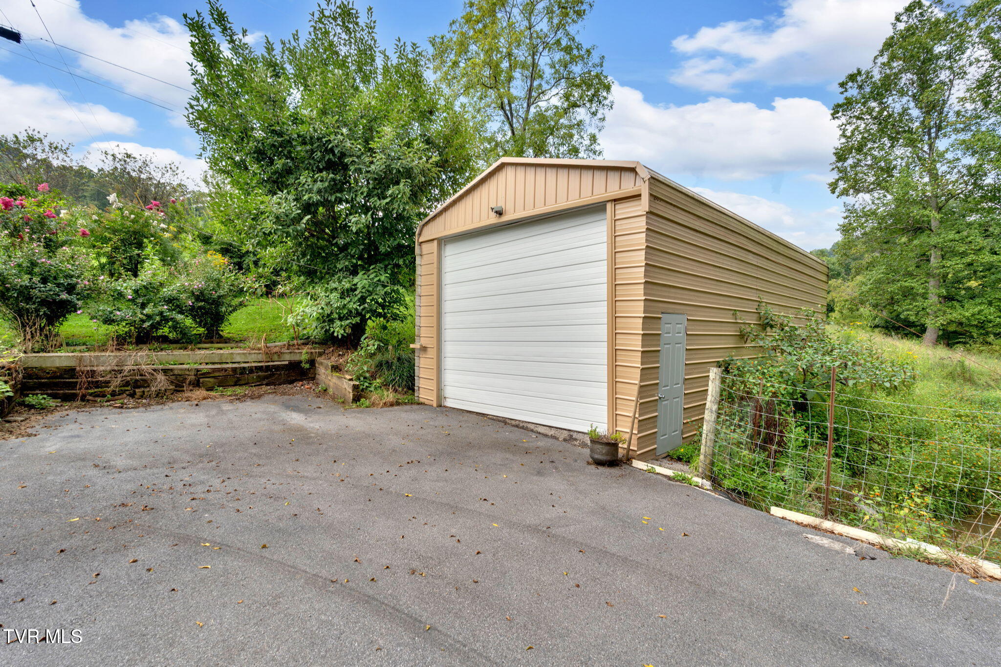 4196 Walker Mountain Road Bristol, VA 24202 - Photo 32 of 37 18-web-or-mls-JH 20250821-094