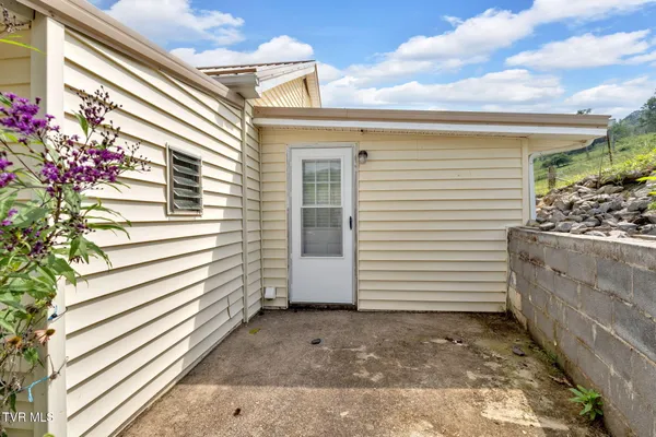 $220,000 | 4196 Walker Mountain Road, Bristol, VA 24202