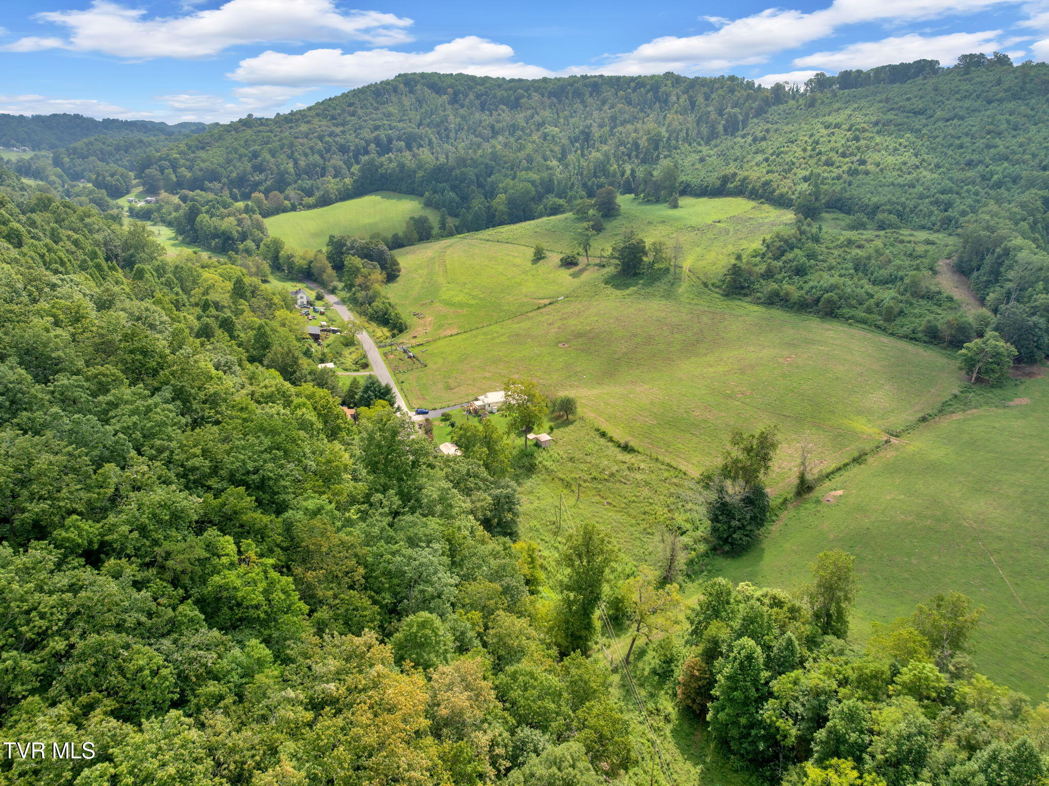 4196 Walker Mountain Road Bristol, VA 24202 - Photo 4 of 37 4-web-or-mls-JH 20250821-124
