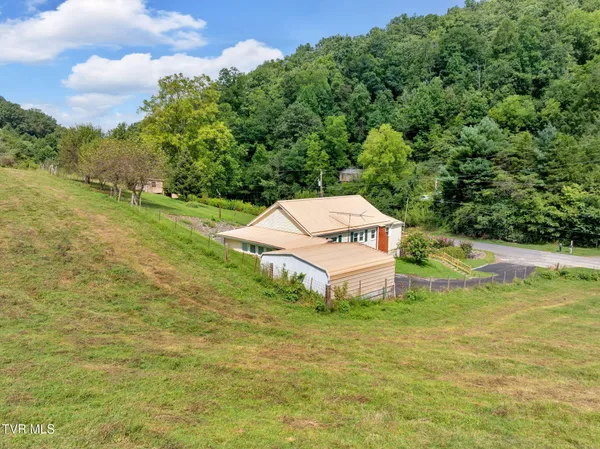 $220,000 | 4196 Walker Mountain Road, Bristol, VA 24202