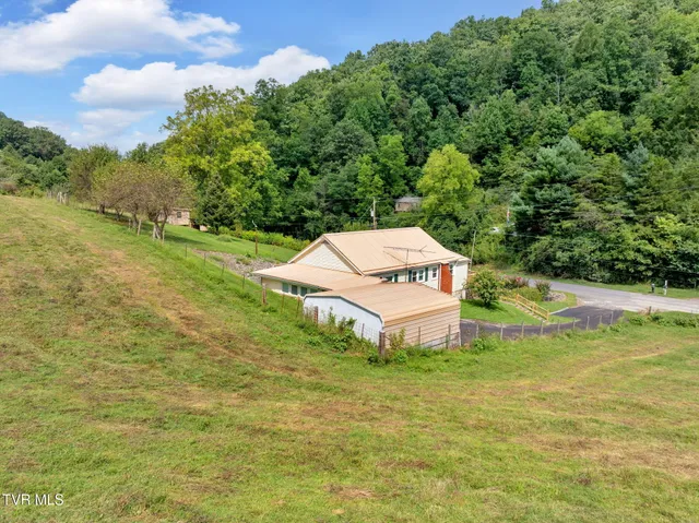 $229,900 | 4196 Walker Mountain Road, Bristol, VA 24202