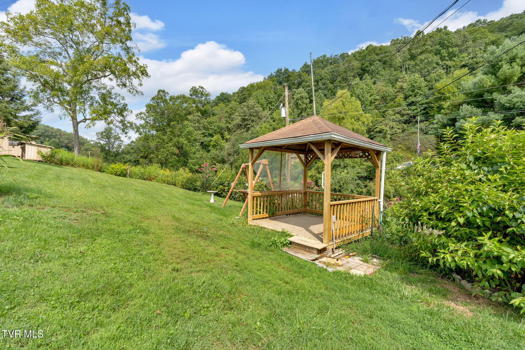 4196 Walker Mountain Road Bristol, VA 24202 - Photo 9 of 37 31-web-or-mls-JH 20250821-070