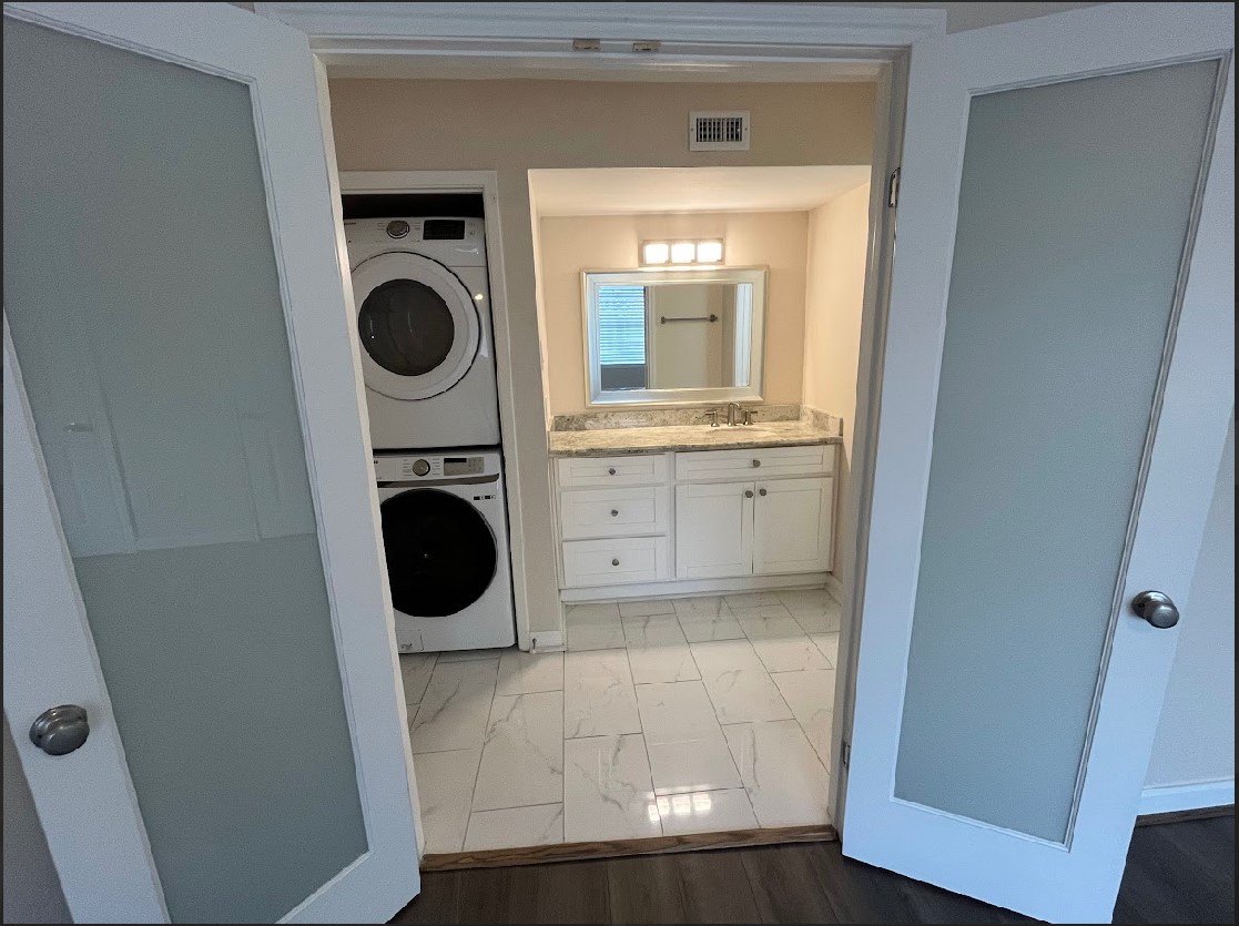 2800 Jeanetta Street, Unit 2706 Houston, TX 77063 - Photo 11 of 19 a view of a kitchen with washer and dryer