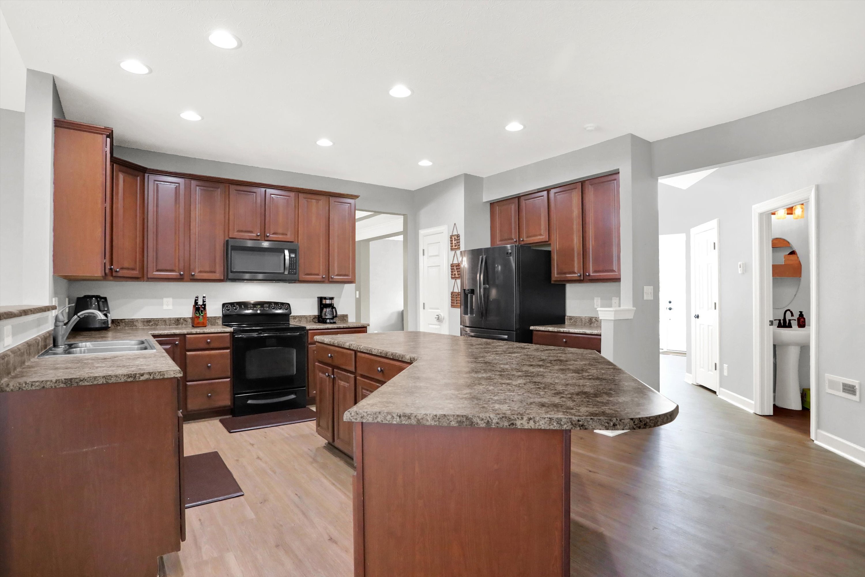 12286 Wheathill Pass Fishers, IN 46037 - Photo 11 of 38 Gallery Image 11