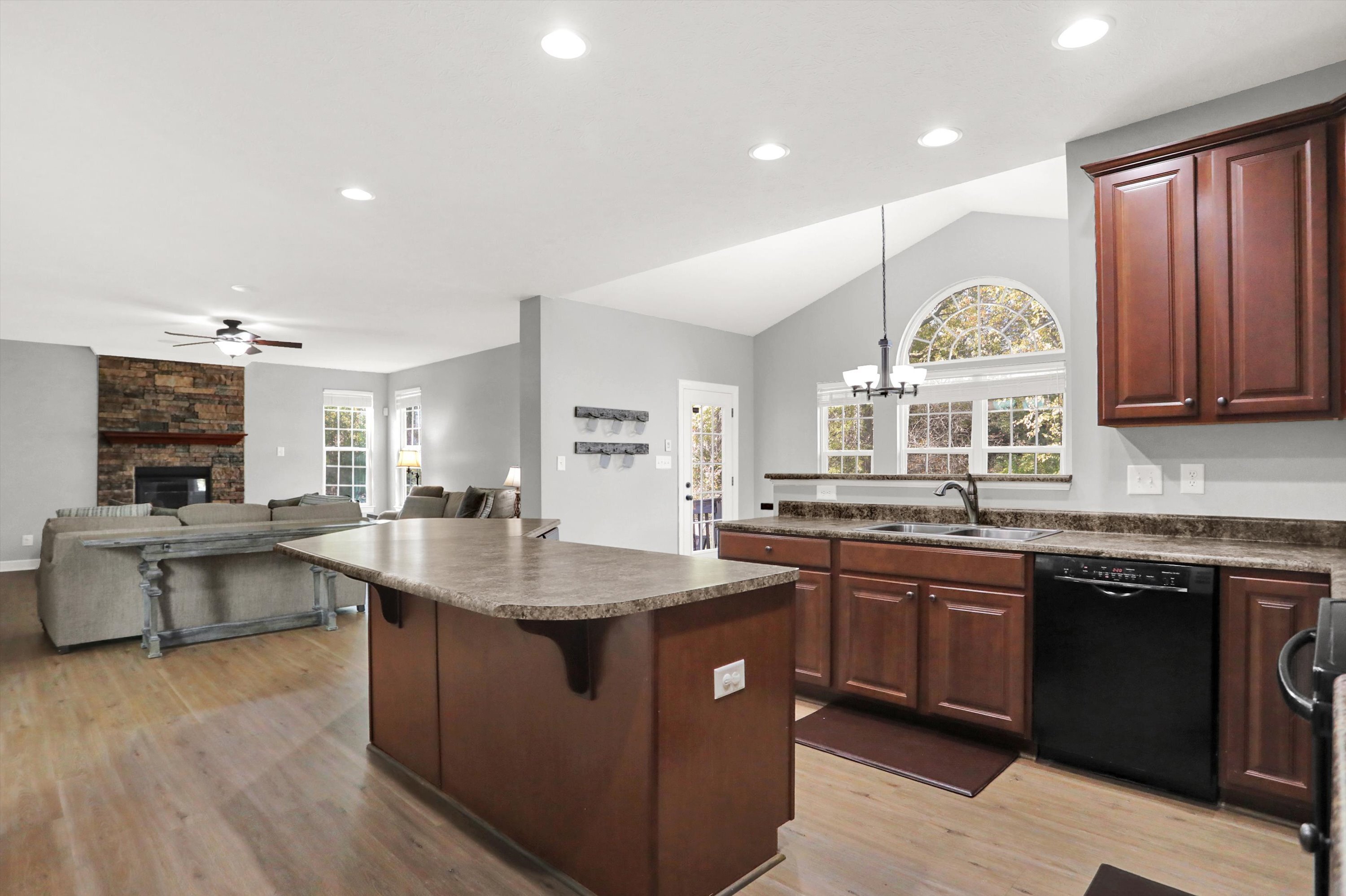 12286 Wheathill Pass Fishers, IN 46037 - Photo 10 of 38 Gallery Image 10