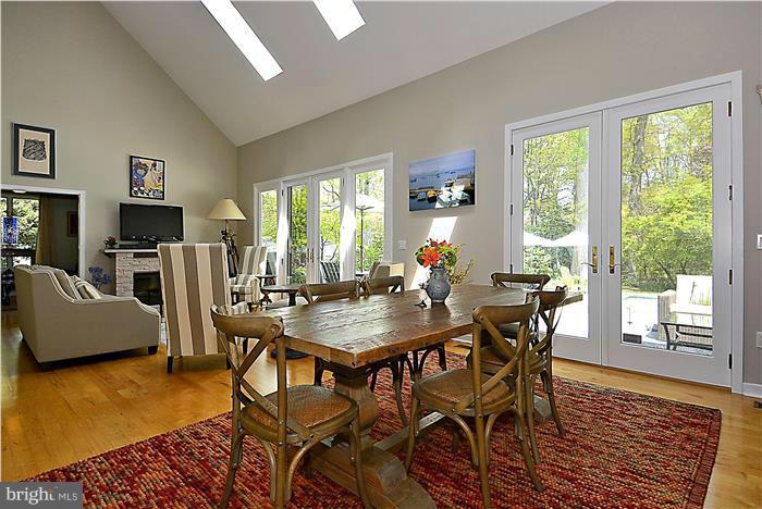 3705 Thomas Point Road Annapolis, MD 21403 - Photo 11 of 29 Dining Room