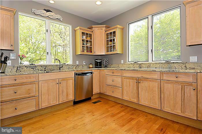 3705 Thomas Point Road Annapolis, MD 21403 - Photo 12 of 29 Kitchen