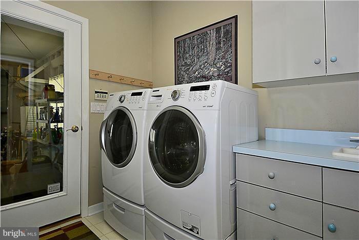3705 Thomas Point Road Annapolis, MD 21403 - Photo 15 of 29 Interior (General)