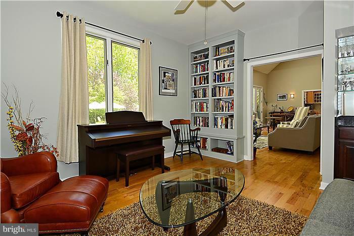3705 Thomas Point Road Annapolis, MD 21403 - Photo 17 of 29 Interior (General)