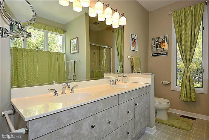 3705 Thomas Point Road Annapolis, MD 21403 - Photo 19 of 29 Bath (Master)