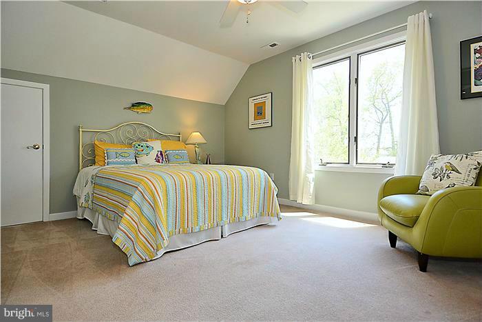 3705 Thomas Point Road Annapolis, MD 21403 - Photo 20 of 29 Bedroom