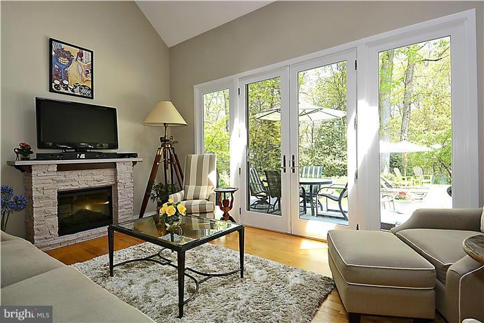3705 Thomas Point Road Annapolis, MD 21403 - Photo 7 of 29 Family Room