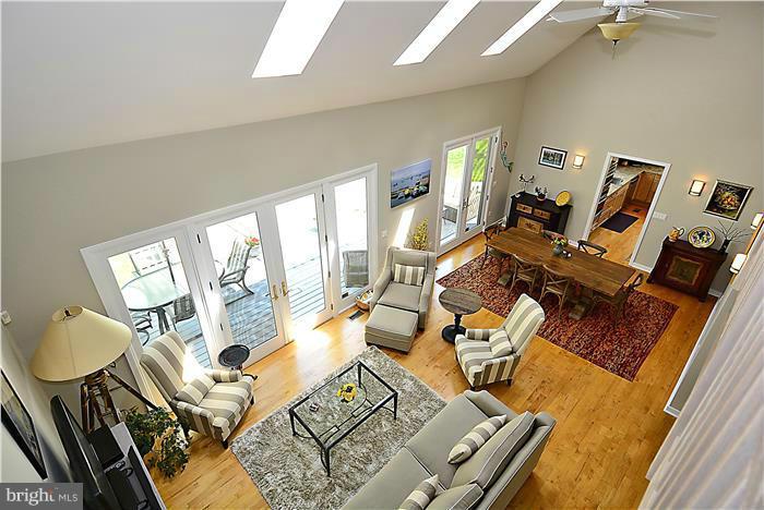 3705 Thomas Point Road Annapolis, MD 21403 - Photo 8 of 29 Interior (General)