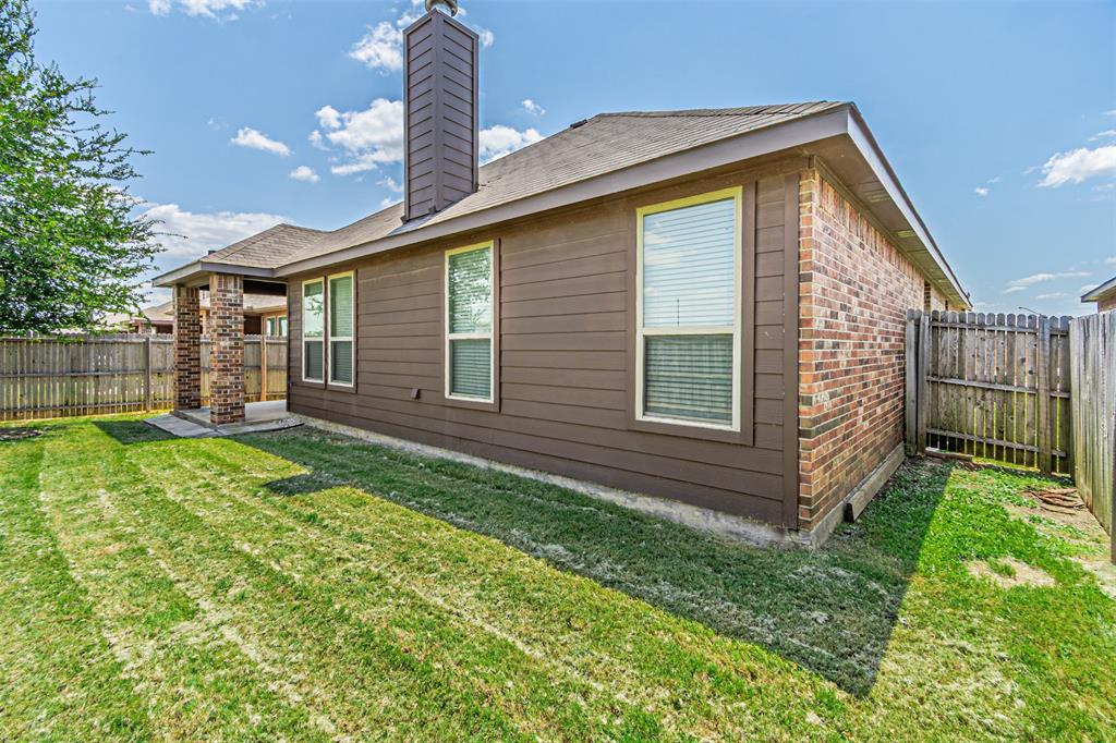 11460 Starlight Ranch Fort Worth, TX 76052 - Photo 30 of 33 a front view of a house with garden