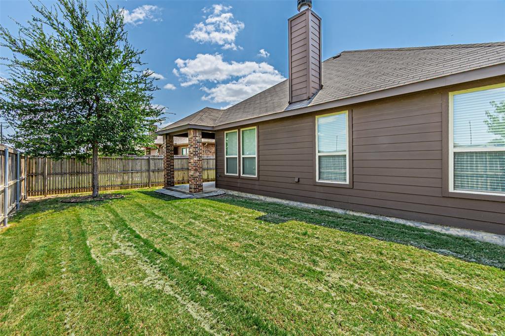 11460 Starlight Ranch Fort Worth, TX 76052 - Photo 31 of 33 a view of a backyard with a garden