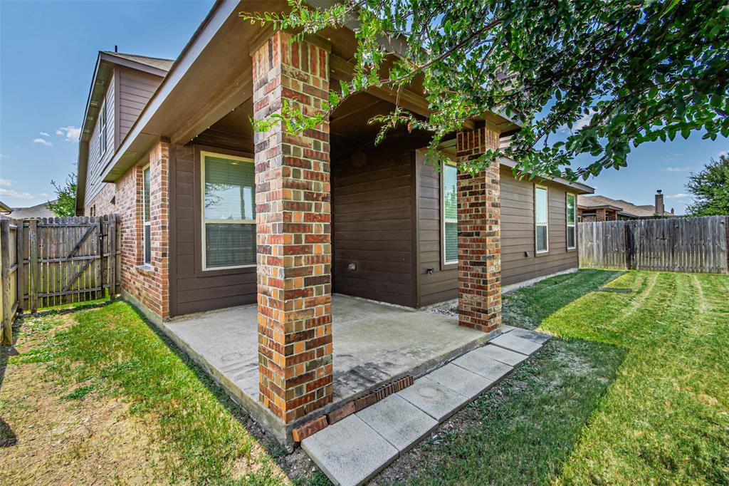 11460 Starlight Ranch Fort Worth, TX 76052 - Photo 33 of 33 a front view of house with yard