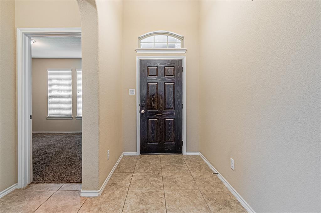 11460 Starlight Ranch Fort Worth, TX 76052 - Photo 5 of 33