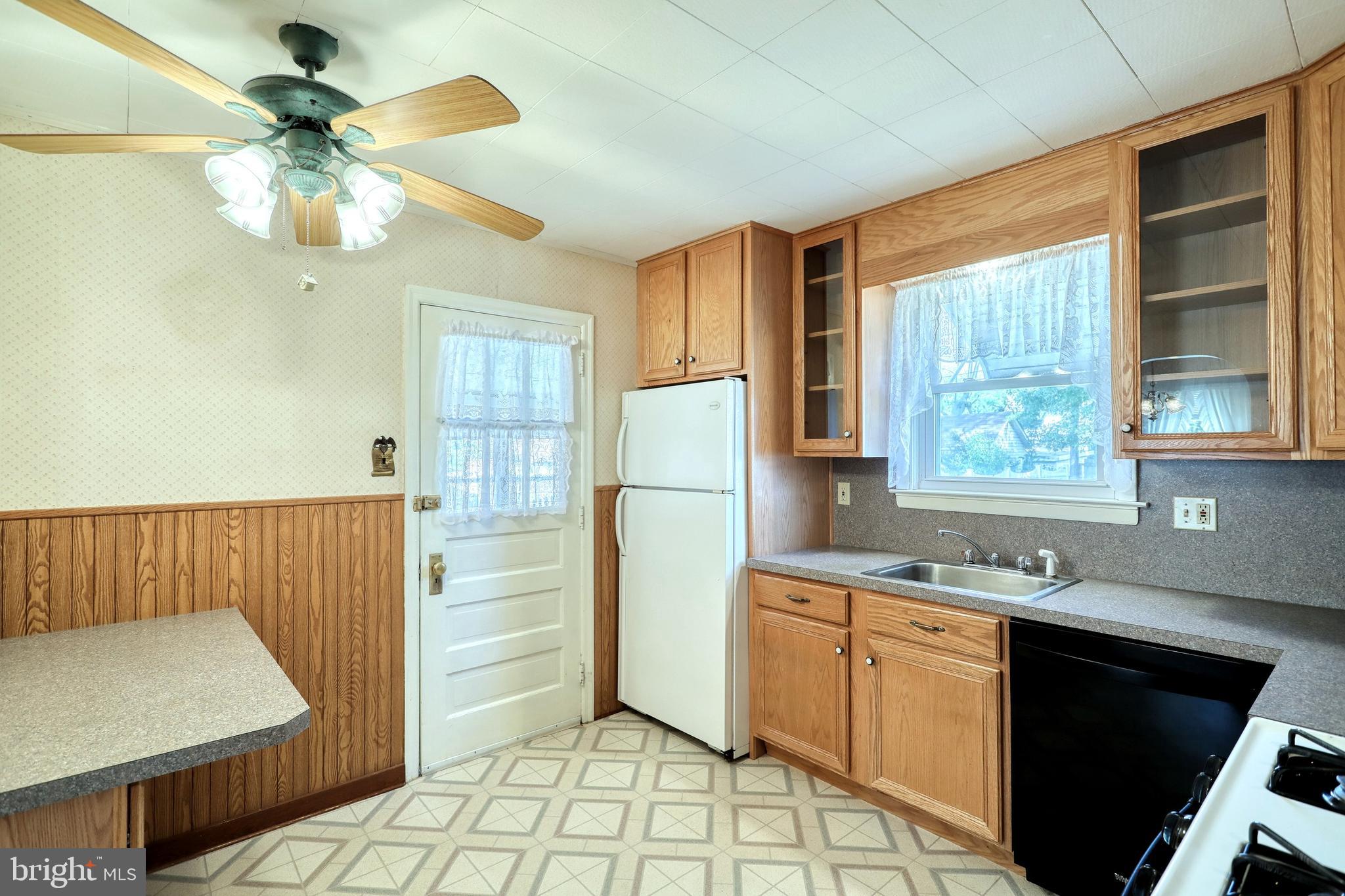 313 Greystone Road York, PA 17402 - Photo 12 of 32 Gallery Image 12