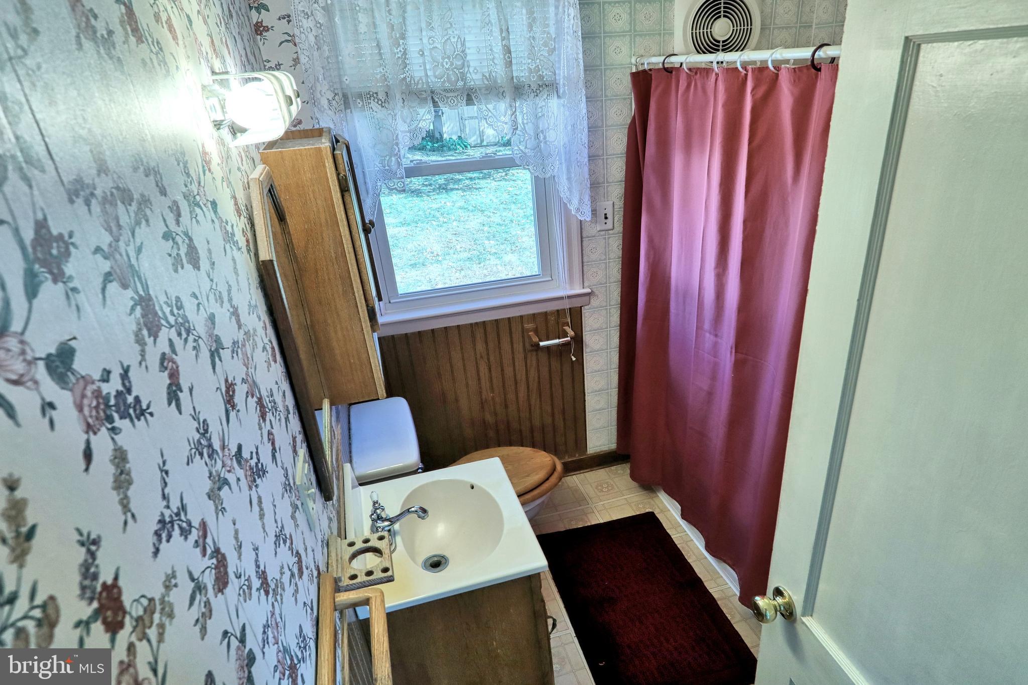 313 Greystone Road York, PA 17402 - Photo 15 of 32 Gallery Image 15