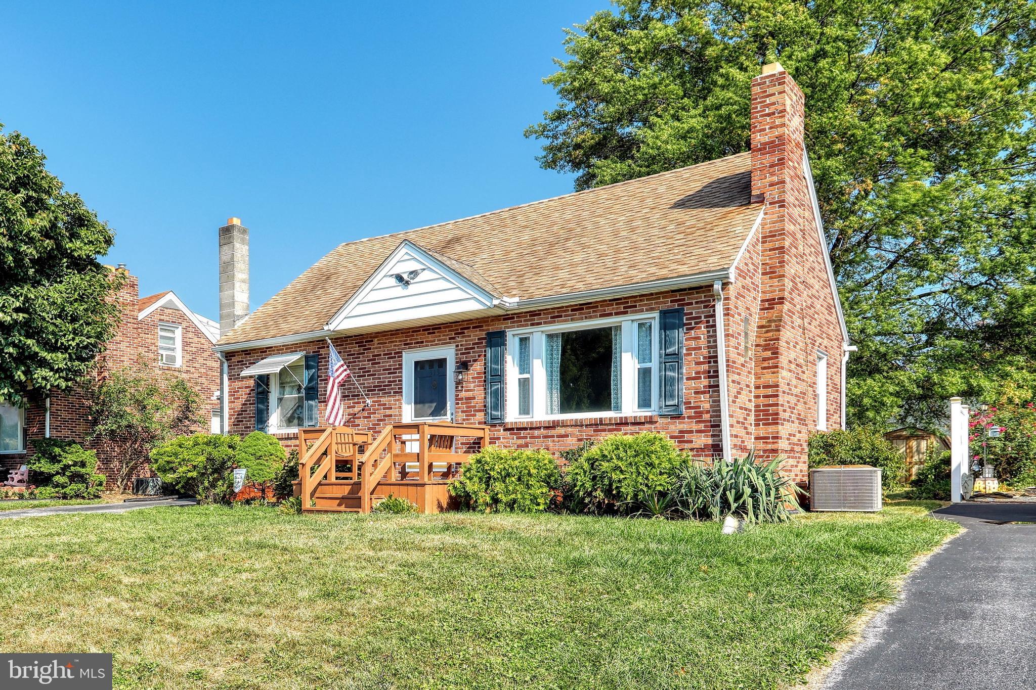 313 Greystone Road York, PA 17402 - Photo 3 of 32 Gallery Image 3