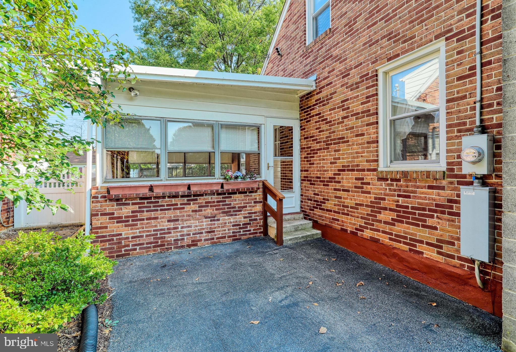 313 Greystone Road York, PA 17402 - Photo 4 of 32 Gallery Image 4