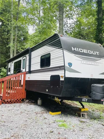 a view of a back yard of the house