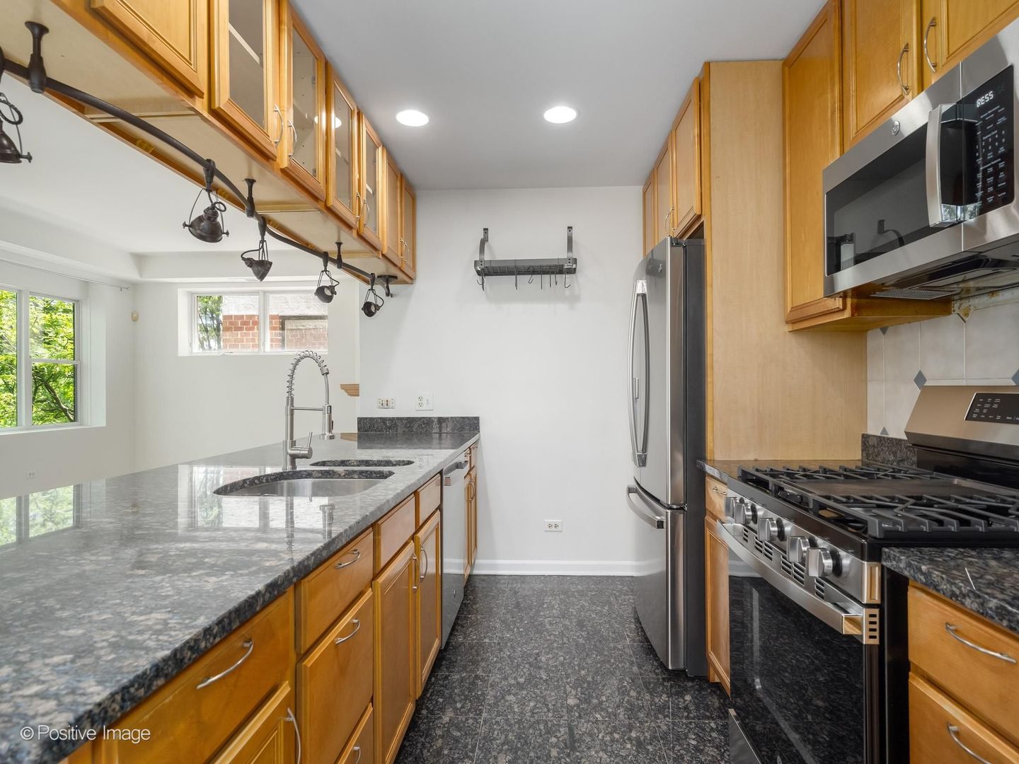 2317 West Wolfram Street, Unit 411 Chicago, IL 60618 - Photo 10 of 20