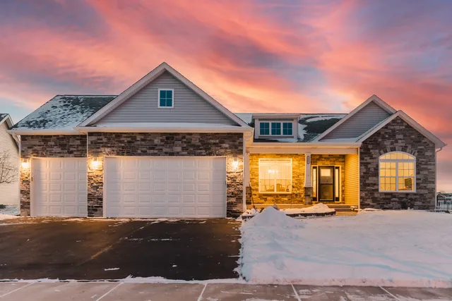 $499,999 | 2337 Coventry Circle South, Sycamore, IL 60178