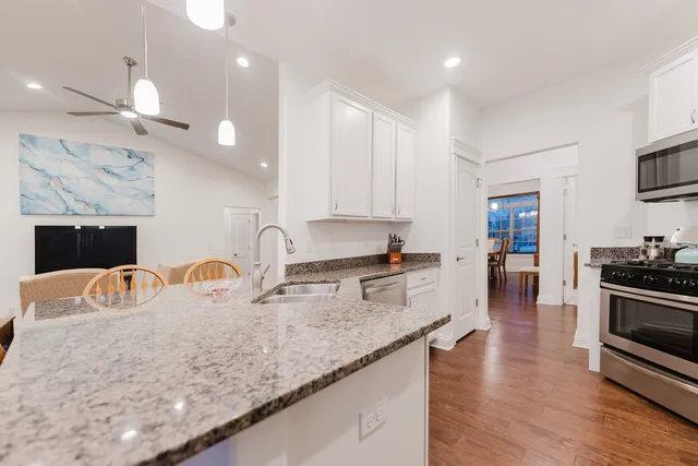 $499,999 | 2337 Coventry Circle South, Sycamore, IL 60178