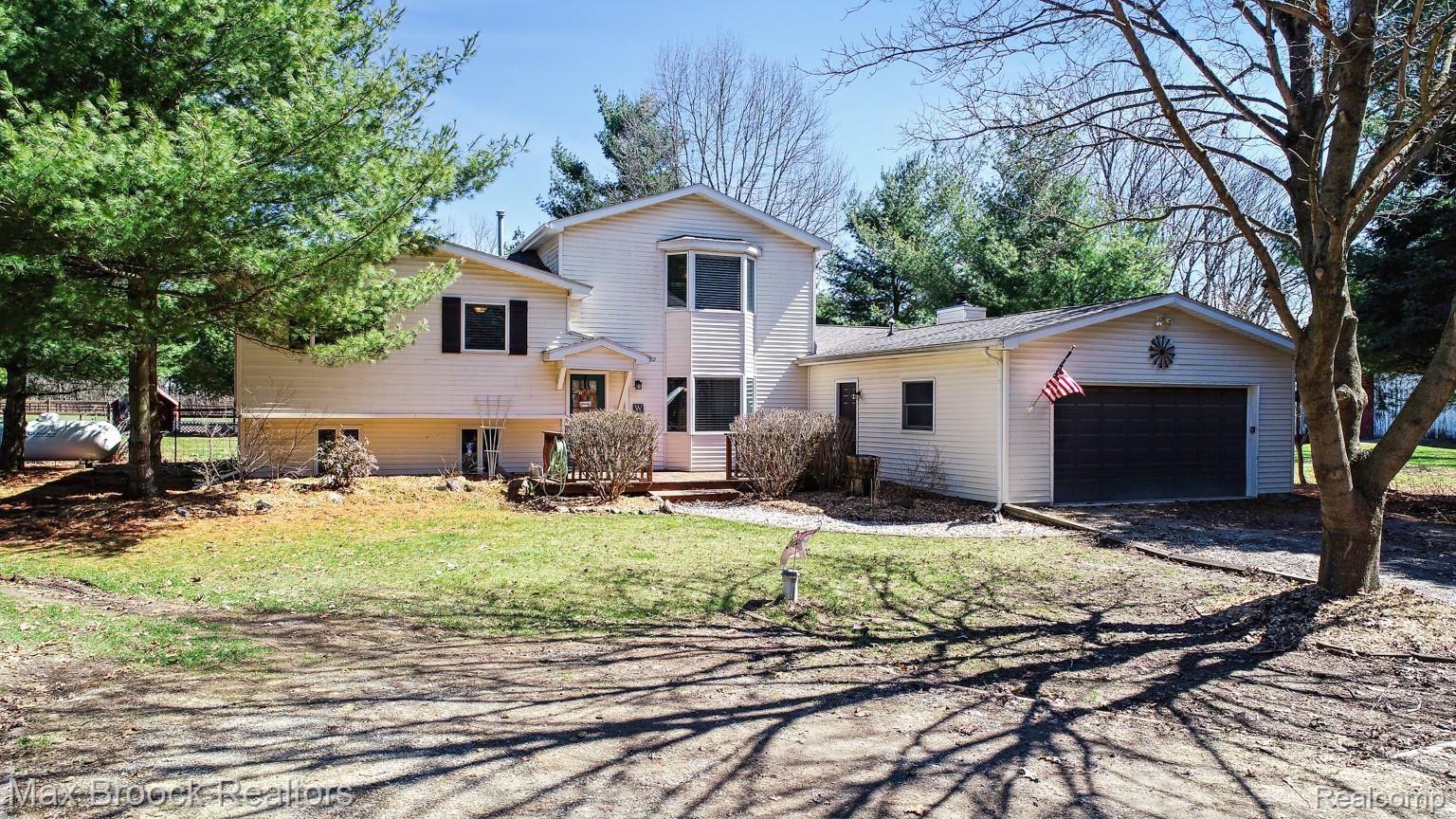 11120 Linden Road Fenton, MI 48430 - Photo 2 of 45 DJI_0192.jpg