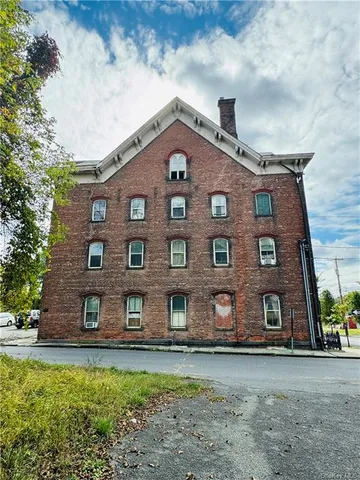 $2,190,000 | 213 Partition Street, Saugerties, NY 12477