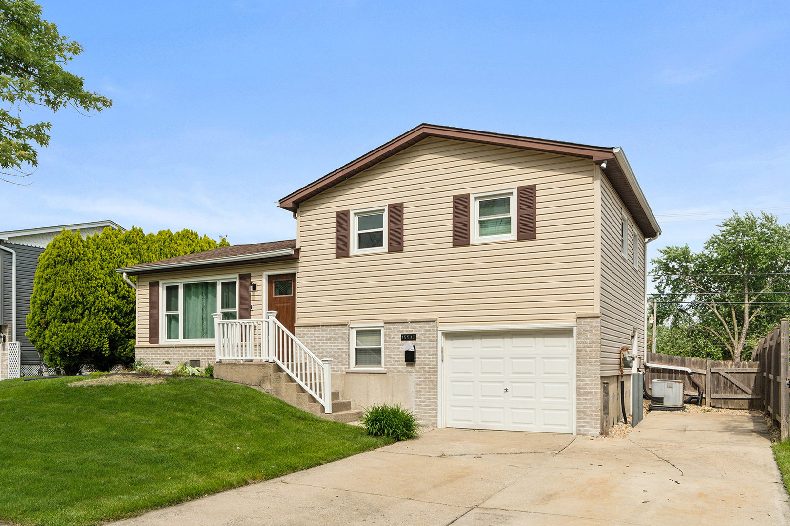 15543 Duncan Road Oak Forest, IL 60452 - Photo 3 of 19 Gallery Image 3